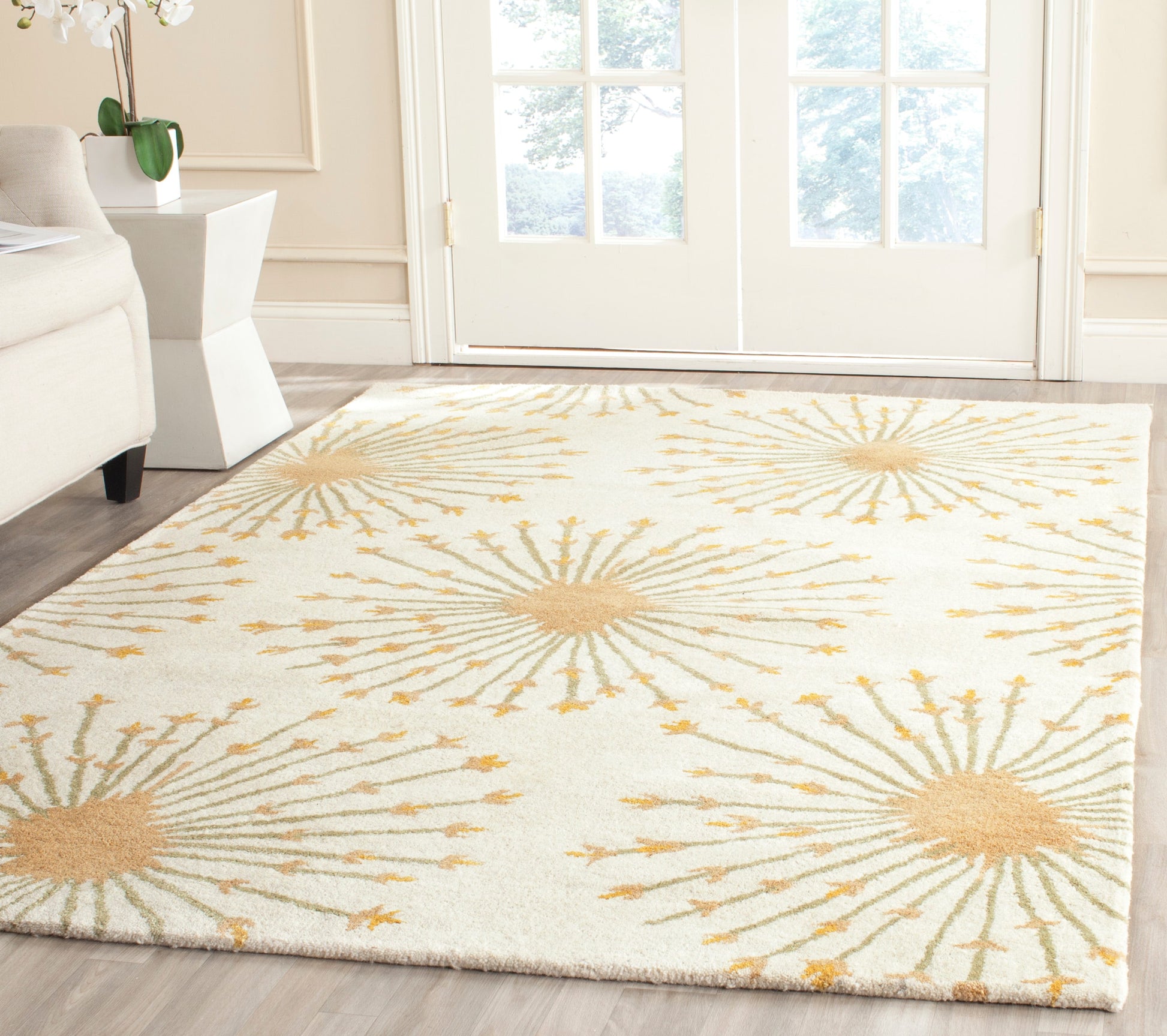 Safavieh Bella Spokes 9 x 12 (ft) Tufted Wool Beige/Gold Rectangular Indoor Floral/Botanical Farmhouse/Cottage Area rug